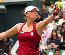 Zvonareva Serve Japan (cropped).jpg