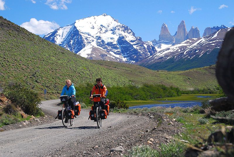 Archivo:027 Cycling Torres del Paine.jpg