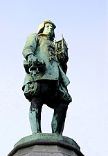 Una delle 48 statue dei mestieri