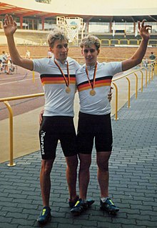 Siegerehrung Deutsche Meisterschaft 1991 im Zweiermannschaftsfahren in Cottbus. Gerd Wieber (links) und Patrick Billian (rechts)