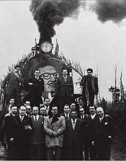 Salvador Allende Garaipenaren trenean, 1958ko presidentetzarako kanpainan.