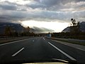 L'arrivée dans la cluse de Voreppe par l'autoroute A48 à hauteur de Voiron au nord-ouest.