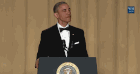 Барак Обама бросает микрофон