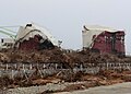 Cuves à fioul lourd endommagées par le tsunami de 2011 à la centrale de Haramachi.