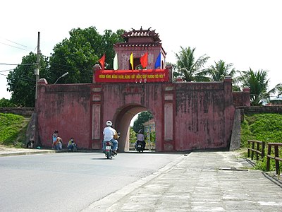 400px Dien Khanh western gate