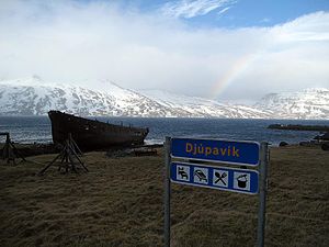 Reykjarfjörður und die M/S Suðurland in Djúpavík
