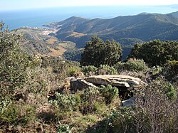 Dolmen vom Coll de les Portes mit Blick nach Cerbère