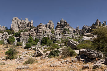 Paysage karstique à El Torcal de Antequera, en Andalousie. (définition réelle 3 087 × 2 054)