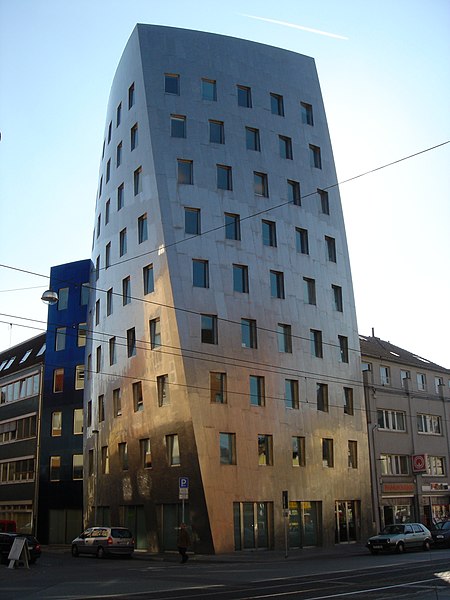 Fichier:Hannover Gehry-Tower.jpg