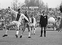 Cruyff playing with Ajax in 1971 Johan Cruijff (Ajax) scoort.jpg