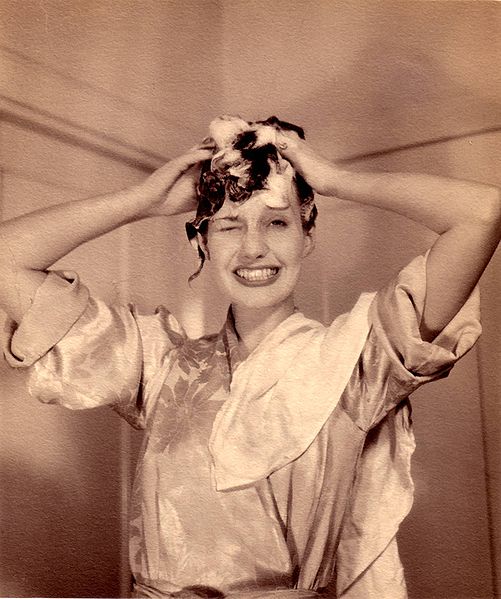 http://upload.wikimedia.org/wikipedia/commons/thumb/1/15/Judy_Campbell_in_1945.jpg/501px-Judy_Campbell_in_1945.jpg