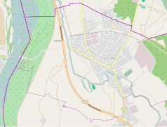 Mapa konturowa Karczewa, blisko centrum na prawo znajduje się punkt z opisem „Centrum Historyczne Ziemi Karczewskiej „Stara Plebania” w Karczewie”