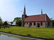 Zijaanzicht met links het theehuis