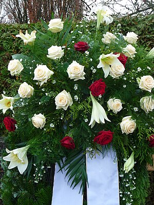 Deutsch: Trauerkranz an einem Grab in Baden-Wü...