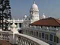 ಅರಮನೆಯ ಒಳಗಿನಿಂದ ಕಂಡು ಬರುವ ದೃಶ್ಯ