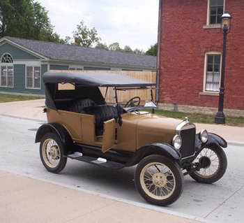 English: Picture of non-black 1927 Model T at ...