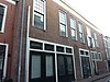 Oorspronkelijk koetshuis van Breestraat 125, ook beneden staldeuren vrij goed in oude staat bewaard gebleven