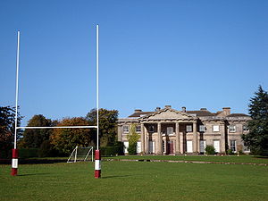 Longford Hall-skolans elevhem sett från 1:a XV rugby-planen