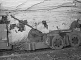 木製ポールを使用した電気機関車（イリノイ州の鉱山内、1939年）