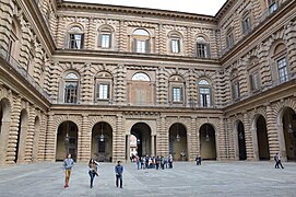 Cortile (patio) do palacio Pitti, Bartolomeo Ammannati 1558-1570.