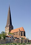 Petrikirche mit Stadtmauer-3.jpg
