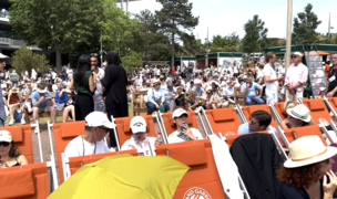 Zuschauer beim Public Viewing in Roland Garros