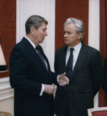 Reagan and Dubinin at the Soviet Embassy.png