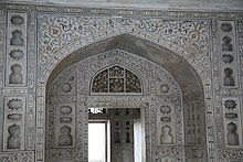 Mughal Arabesque inlays at the Agra Fort, India. RedFortAgra-Musamman-Burj-20080211-2.jpg