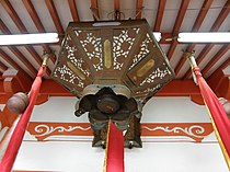 Tsuri-dōrō hangende metalen lantaarn