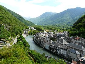 La Garonne et le village de Saint-Béat