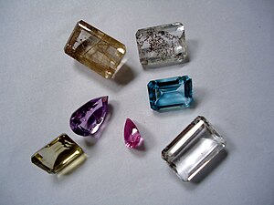 Semi-precious gemstones : quartz, amethyst, bl...