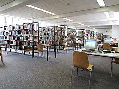 Bücherregale auf der 2. Etage