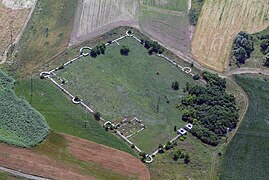 Foto aérea de los restos del campamento romano de Cardabiaca, base de los auxilia insidiatorum.