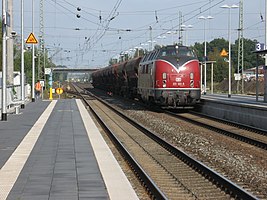 221 122 der EfW bei der Durchfahrt durch Scheeßel, 2006