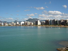 Het strand en gelijknamige wijk Praia do Morro in het noorden van Guarapari