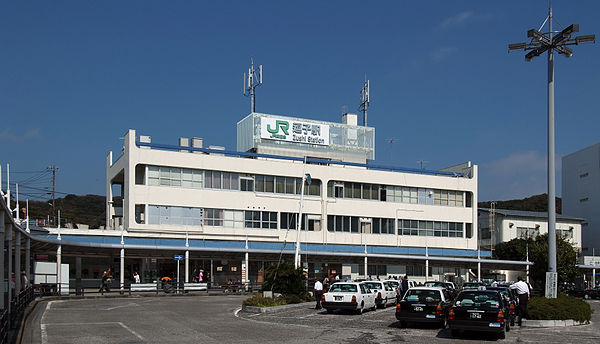 600px-Zushi_Station_2009.jpg