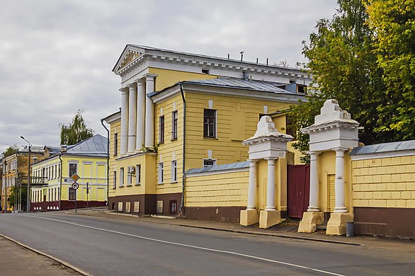 185. Дом служителей Спасского собора, Киров Автор — Новинская Г.А.