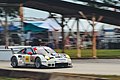 Un Porsche 911 RSR transitando la curva 6.