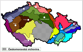 Carte des monts de Bohême-Moravie (en gris hachuré) au sein du Système géomorphologique de la Tchéquie.