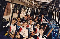 Cid (centro) con el resto del equipo durante un traslado en autobús en Atlanta (1996).