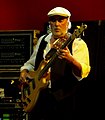 John McVie bajo (1967-1995, 1997-presente)