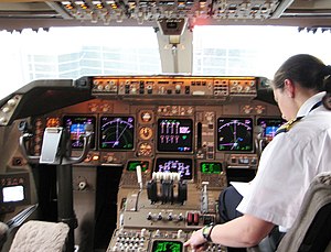 747-400 flight deck