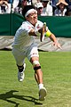 23. Nisikori Kei nyúl a labda után az ausztrál Matthew Ebden ellen a 2013-as wimbledoni teniszbajnokság első körében (javítás)/(csere)