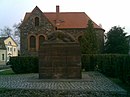 Kriegerdenkmal, vor der Dorfkirche Schöpfurth