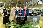 Президент Трамп посетил завод по производству яблок (49100681517) .jpg