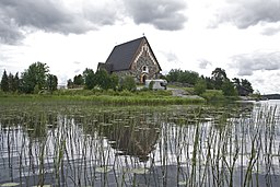 Tyrvis Sankt Olofs kyrka sedd från sjön, 2014.