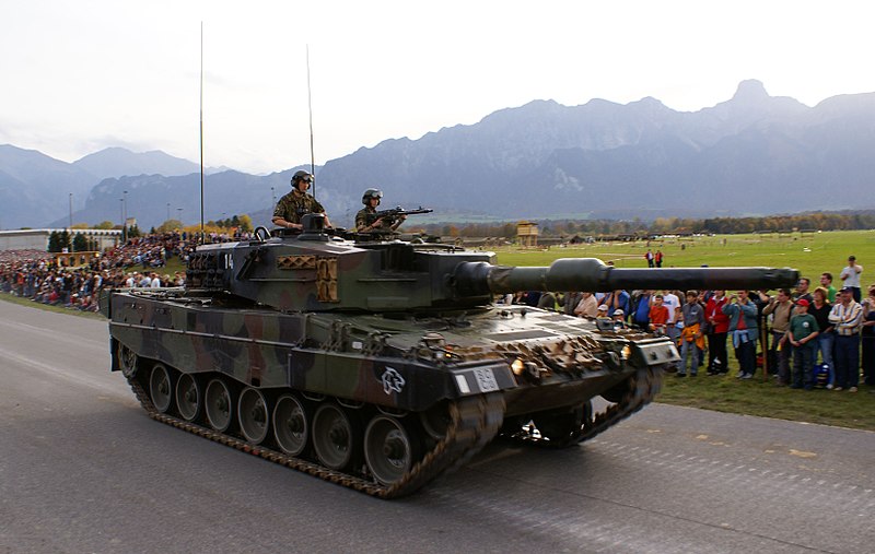 http://upload.wikimedia.org/wikipedia/commons/thumb/1/16/Pz_87_Leopard_-_Seite_-_Schweizer_Armee_-_Steel_Parade_2006.jpg/800px-Pz_87_Leopard_-_Seite_-_Schweizer_Armee_-_Steel_Parade_2006.jpg