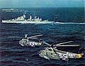 アメリカ海軍と共同演習中のデ・ゼーヴェン・プロヴィンシェン(画像中央の艦) (1967年の撮影)