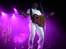 Seal performing in 2008 Show Seal.JPG