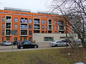 Wohnhaus mit Stadtbibliothek an der Berner Straße